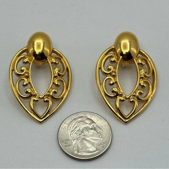 Vintage Gold Tone Filigree Clip On Earrings Elegant Scroll Statement - Picture 2 of 7